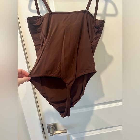 SKIMS Brown Built In Bra Thong Body Suit 2X - Picture 3 of 3
